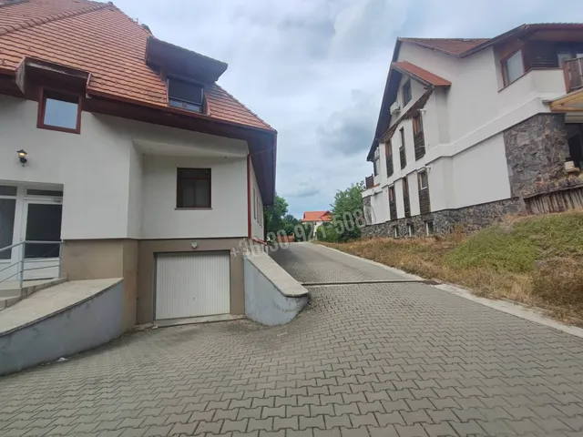 Eladó lakás Gödöllő, Nagyboldogasszony tér 89 nm