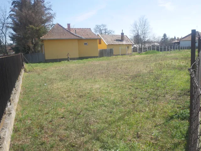 Eladó telek Albertirsa 687 nm