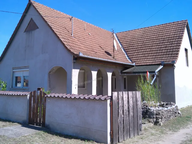 Eladó ház Mikebuda 99 nm