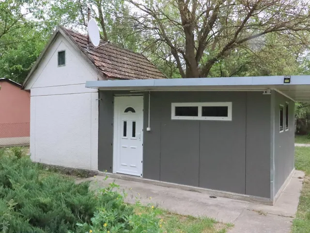 Eladó mezőgazdasági ingatlan Albertirsa 30 nm