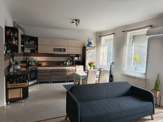 Eladó lakás Eger, Maklárihóstya 74 nm