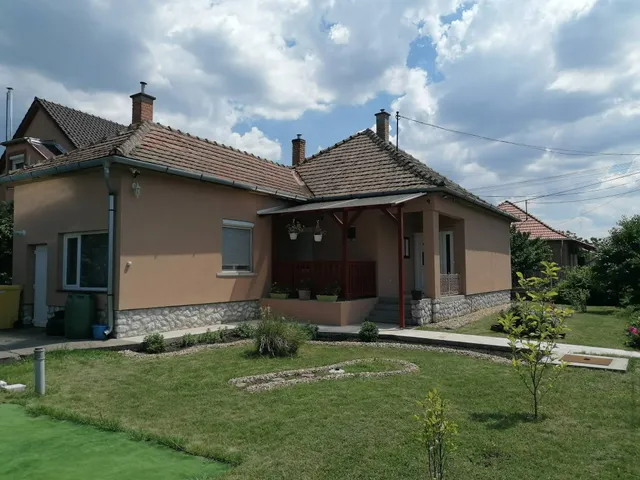 Eladó ház Füzesabony, Falu 82 nm