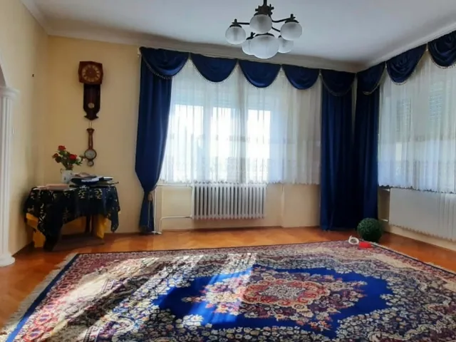 Eladó ház Eger, Hajdúhegy 271 nm