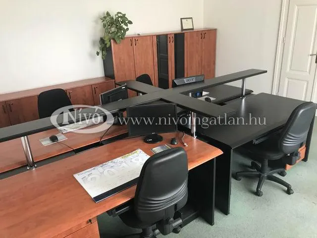 Kiadó kereskedelmi és ipari ingatlan Veszprém 102 nm