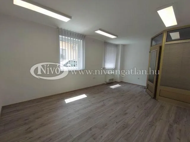 Kiadó kereskedelmi és ipari ingatlan Veszprém 22 nm
