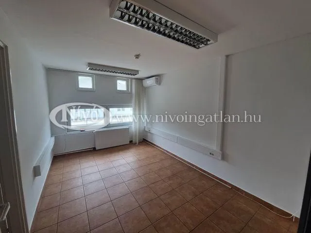 Kiadó kereskedelmi és ipari ingatlan Veszprém 106 nm