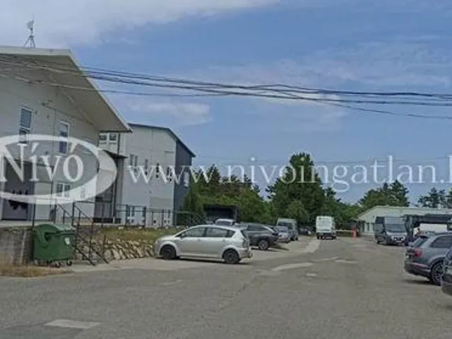 Kiadó kereskedelmi és ipari ingatlan Veszprém 360 nm