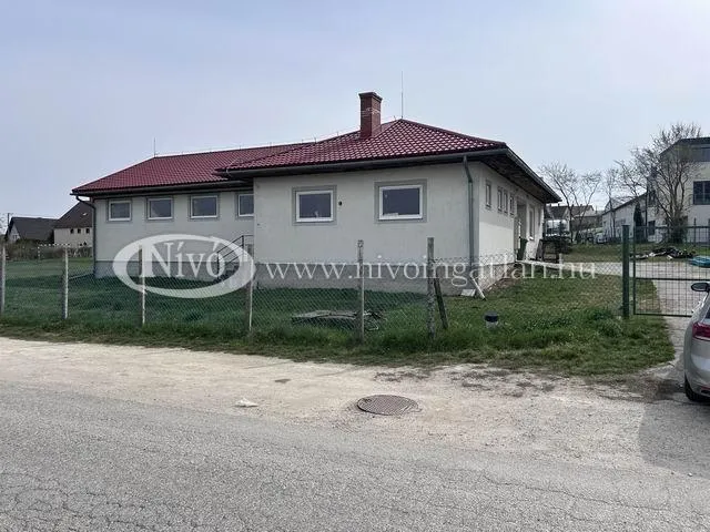 Eladó kereskedelmi és ipari ingatlan Nemesvámos 170 nm