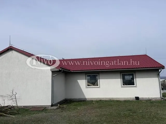 Eladó kereskedelmi és ipari ingatlan Nemesvámos 170 nm
