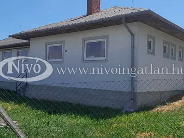 Eladó kereskedelmi és ipari ingatlan Veszprém 170 nm