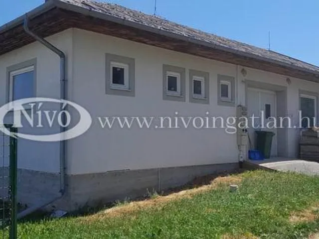 Eladó kereskedelmi és ipari ingatlan Veszprém 170 nm