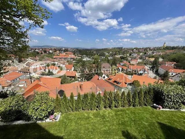 Kiadó ház Veszprém 282 nm