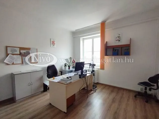 Eladó kereskedelmi és ipari ingatlan Veszprém 30 nm