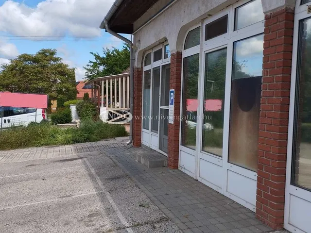 Eladó kereskedelmi és ipari ingatlan Veszprém 90 nm
