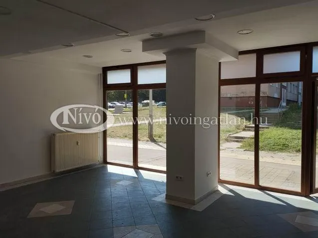 Kiadó kereskedelmi és ipari ingatlan Veszprém 54 nm