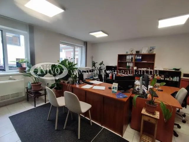 Kiadó kereskedelmi és ipari ingatlan Veszprém 32 nm