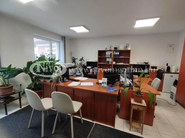Kiadó kereskedelmi és ipari ingatlan Veszprém 32 nm