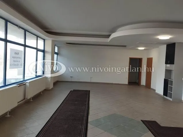 Kiadó kereskedelmi és ipari ingatlan Veszprém 108 nm