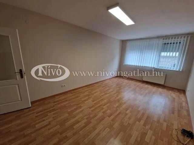 Kiadó kereskedelmi és ipari ingatlan Zalaegerszeg 65 nm