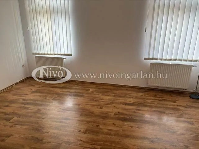 Kiadó lakás Veszprém 160 nm