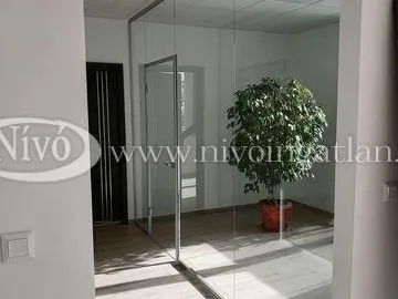 Kiadó kereskedelmi és ipari ingatlan Veszprém 100 nm