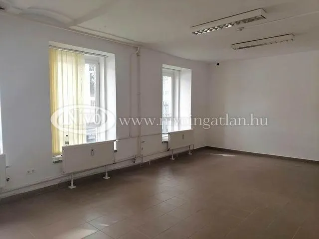 Kiadó kereskedelmi és ipari ingatlan Veszprém 40 nm