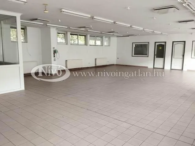 Kiadó kereskedelmi és ipari ingatlan Veszprém 340 nm