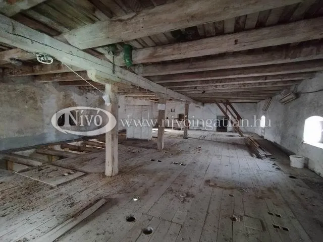 Kiadó kereskedelmi és ipari ingatlan Sóly 450 nm