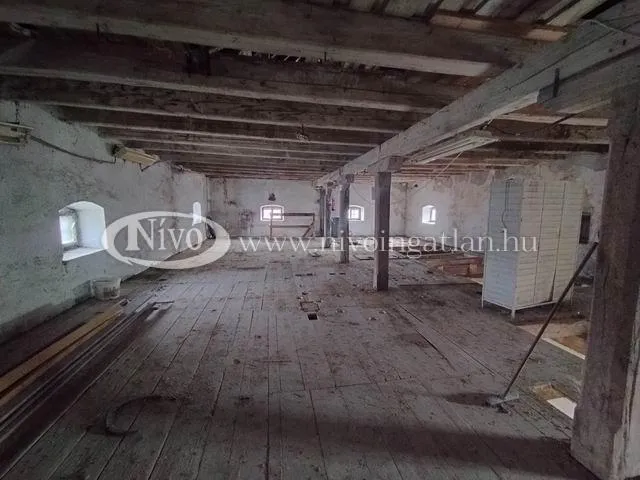 Kiadó kereskedelmi és ipari ingatlan Sóly 450 nm
