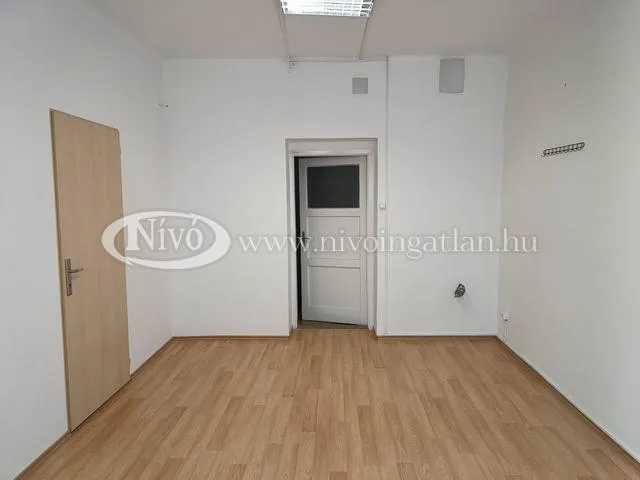 Kiadó kereskedelmi és ipari ingatlan Veszprém 17 nm