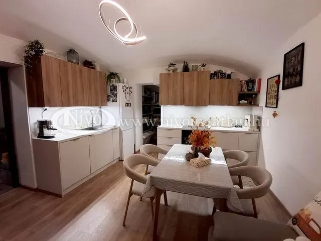 Eladó lakás Veszprém 74 nm