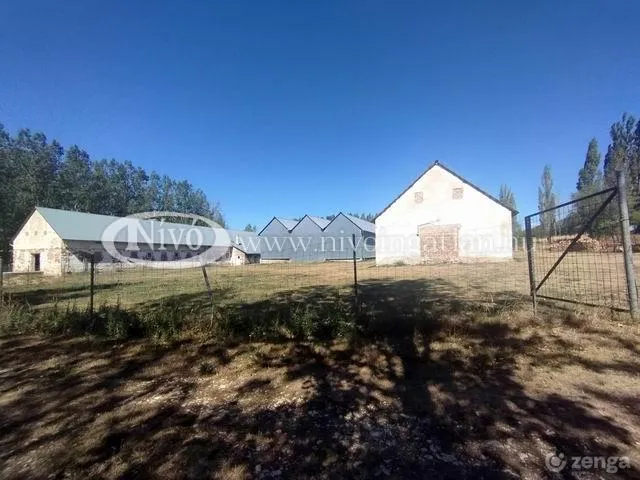 Eladó kereskedelmi és ipari ingatlan Bakonynána 1720 nm