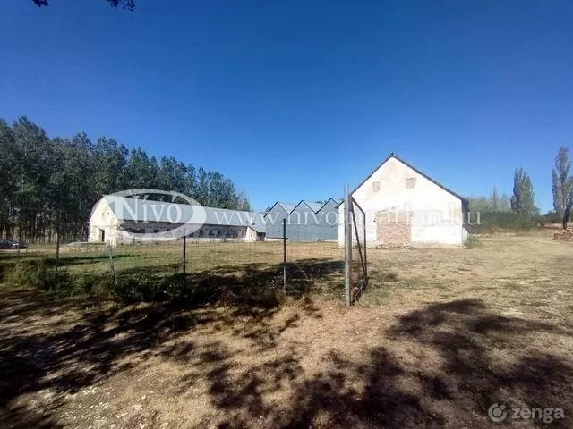 Eladó kereskedelmi és ipari ingatlan Bakonynána 1720 nm