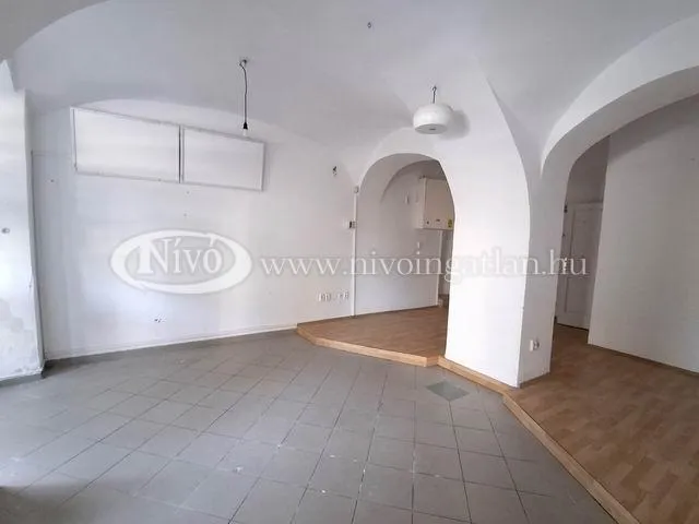 Kiadó kereskedelmi és ipari ingatlan Veszprém 30 nm