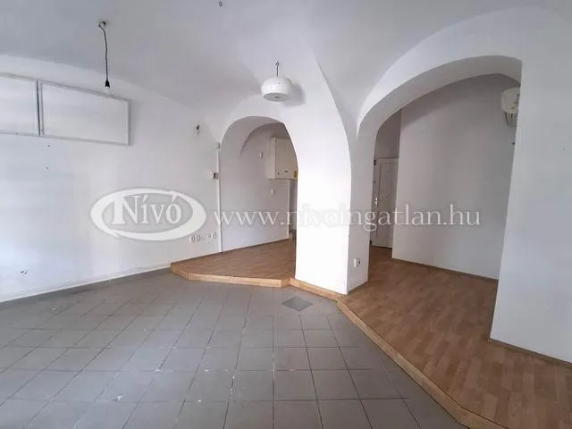 Kiadó kereskedelmi és ipari ingatlan Veszprém 30 nm
