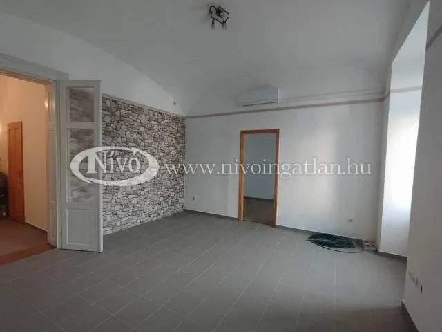 Kiadó kereskedelmi és ipari ingatlan Veszprém 36 nm