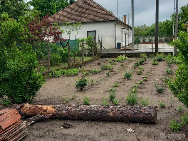 Eladó telek Üllő 320 nm