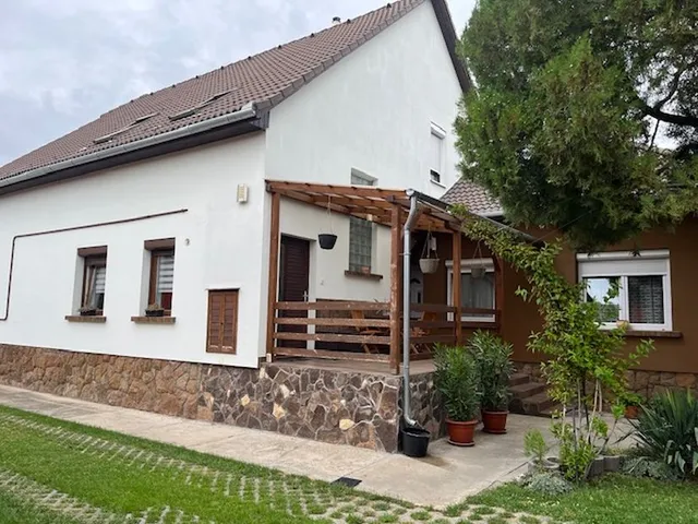 Eladó ház Dunaharaszti, Óváros 260 nm