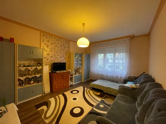 Eladó lakás Tiszaújváros, Lorántffy 34 nm