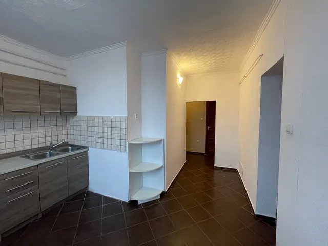 Eladó lakás Tiszaújváros, Építők útja 42 nm