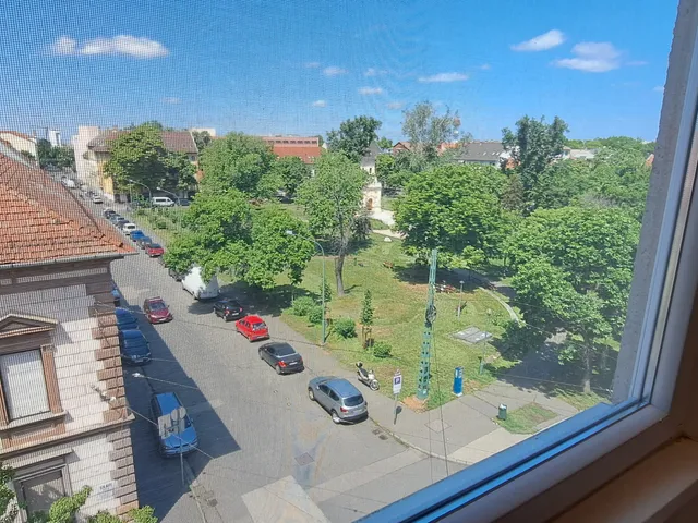 Eladó kereskedelmi és ipari ingatlan Szeged, Belváros 65 nm