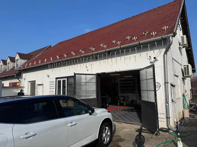 Eladó kereskedelmi és ipari ingatlan Szeged, Újszeged 220 nm
