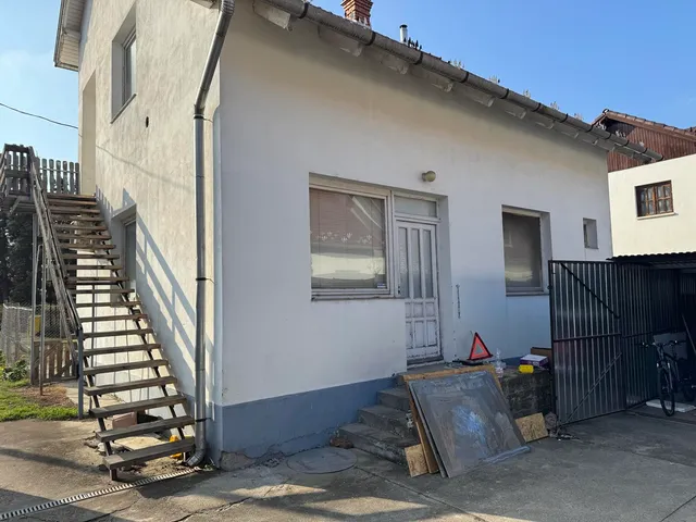 Eladó kereskedelmi és ipari ingatlan Szeged, Újszeged, Szőregi út 220 nm