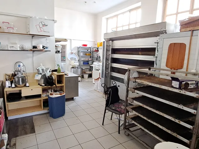 Eladó kereskedelmi és ipari ingatlan Szeged, Belváros 100 nm