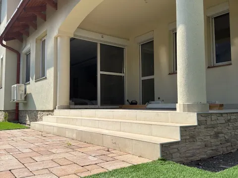 Eladó ház Dunakeszi, Alagimajor 212 nm