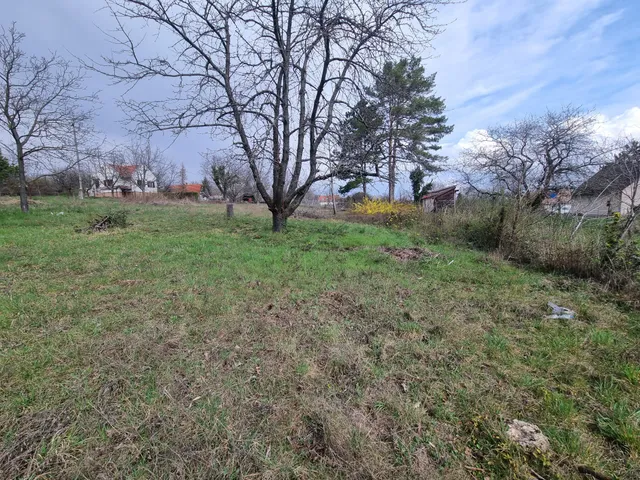 Eladó telek Balatonalmádi 1669 nm