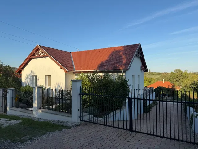 Eladó ház Paloznak 195 nm
