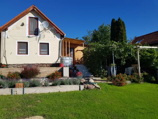 Kiadó ház Felsőörs 90 nm