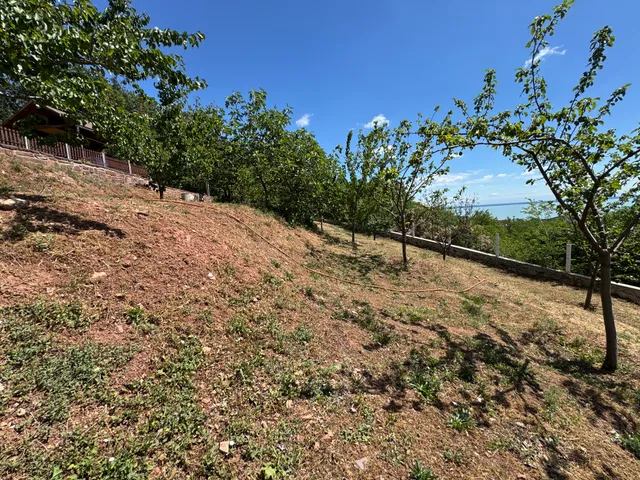 Eladó telek Felsőörs 679 nm