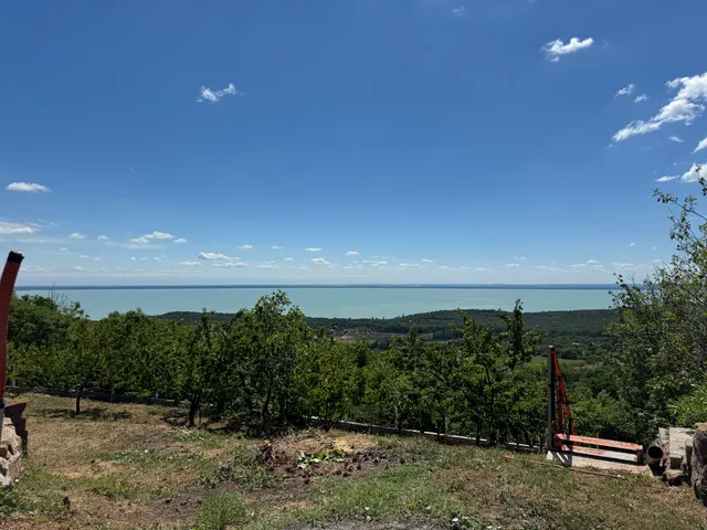 Eladó telek Felsőörs 679 nm